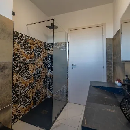New With 4 Bedrooms Daire Milano