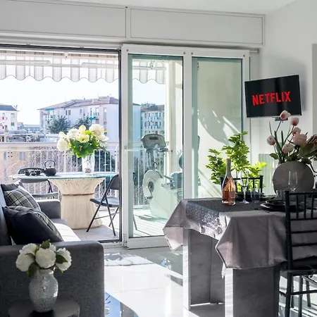 New With 4 Bedrooms Apartment *